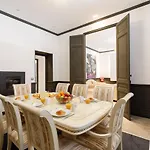 Stylish Town House With 3 Bedrooms And Private Parking アパート カンヌ