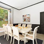 Stylish Town House With 3 Bedrooms And Private Parking カンヌ