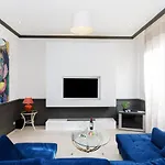 Stylish Town House With 3 Bedrooms And Private Parking アパート *