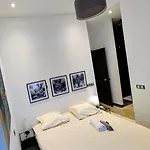 Stylish Town House With 3 Bedrooms And Private Parking アパート カンヌ