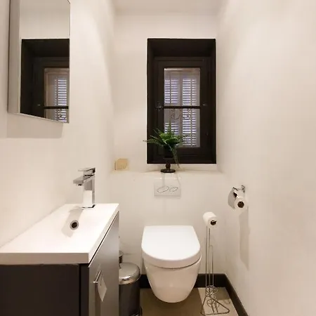 Apartment Stylish Town House With 3 Bedrooms And Private Parking *