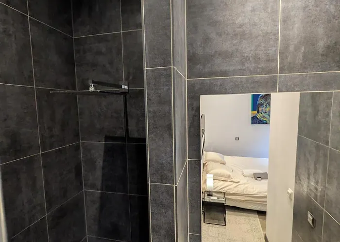 Apartamento Stylish Town House With 3 Bedrooms And Private Parking
